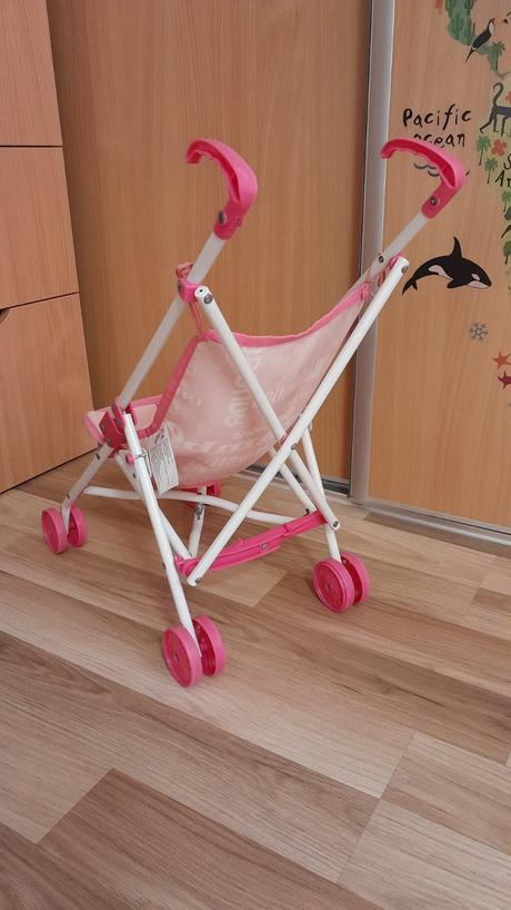 Kočiarik pre bábiky,