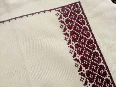 Vyšívaná dečka- ručná práca, 