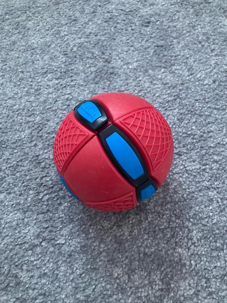 Lietajúci disk a loptička v jednom, 