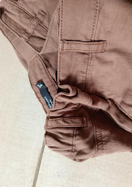 Hnedé nohavice kapsacove široké, house,s