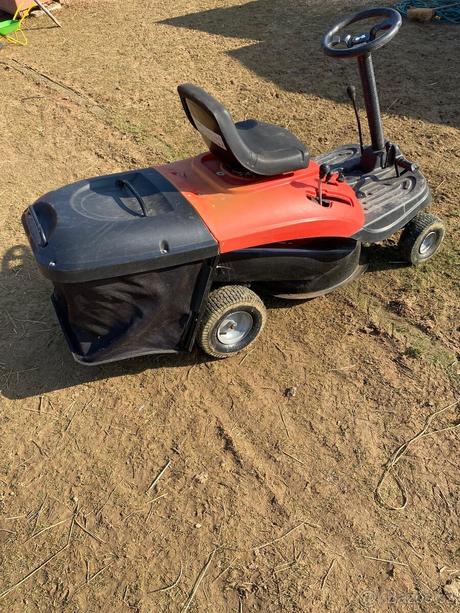 Záhradný traktor - benzínová kosačka mountfield lt, 