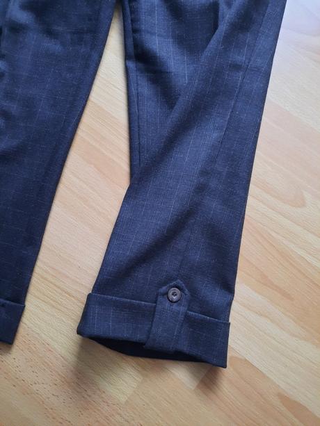 Dámske elegantné 3/4 nohavice, 36