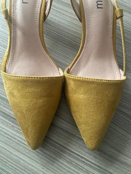 Žlté poltopánky, 36