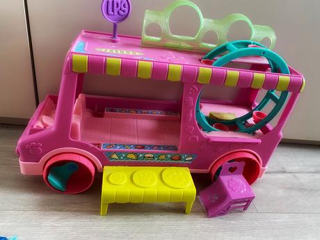 Pet shop auto s malými pettshopakmi 10 ks,