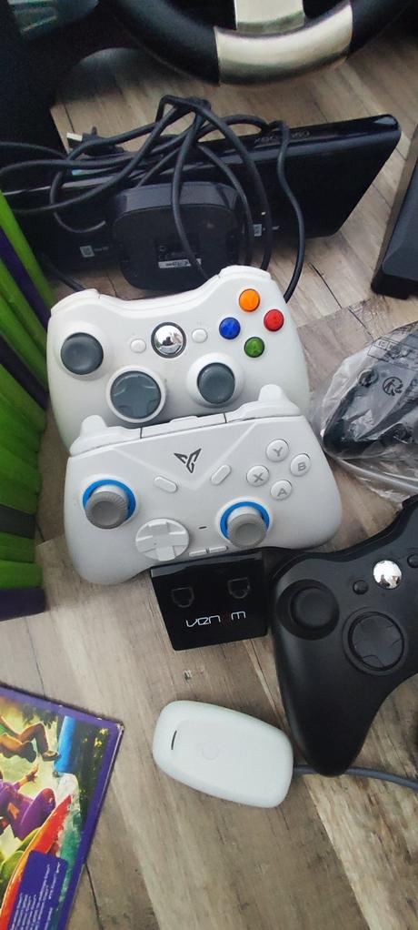 Xbox 360 + príslušenstvo,