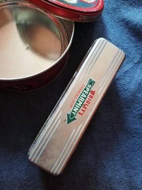 2 x plechová dóza, 