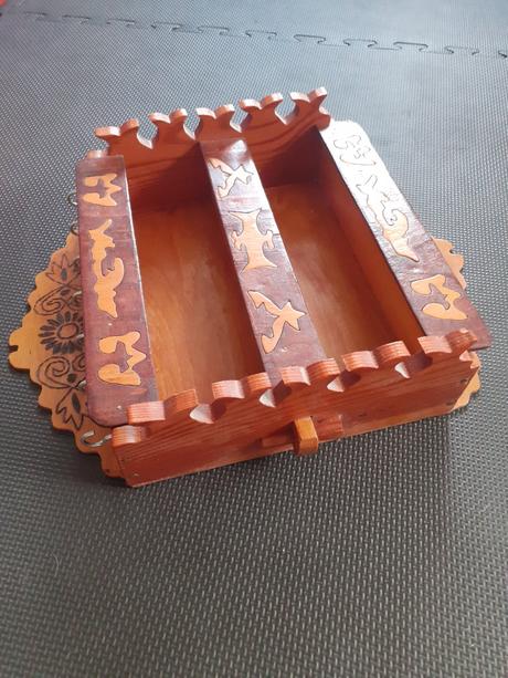 Ľudové drevené police - podpoľanie, 