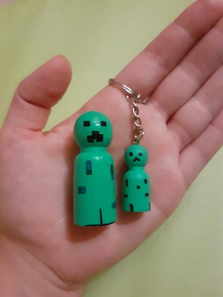 Ručne maľovana figúrka/kľúčenka/magnetka,