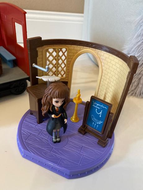 Harry potter vozeň, hermiona v učebni,