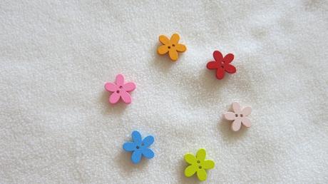 Drevený gombík kvietok, 