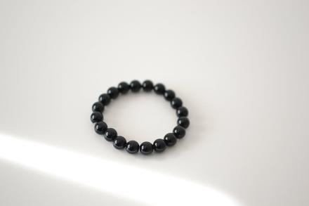 Čierny korálkový náramok, 