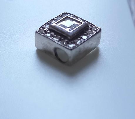 Prívesok s kryštálikmi,