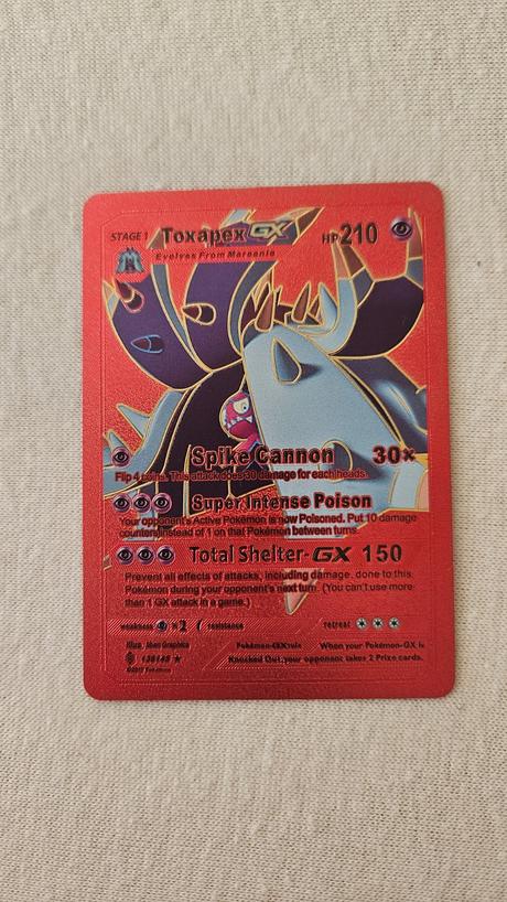 Červená pokemon karta,