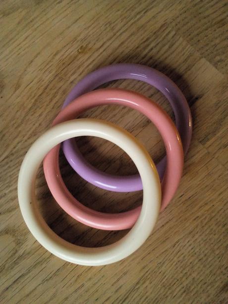 Pastelové náramky,