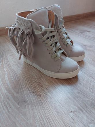 Topanky na platforme, 38