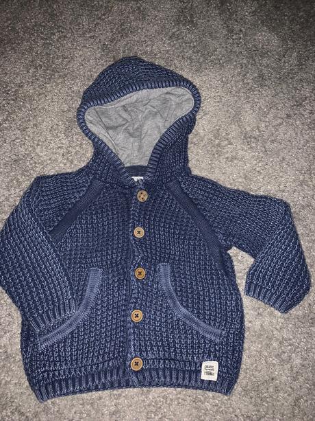 Sveter reserved, reserved,74