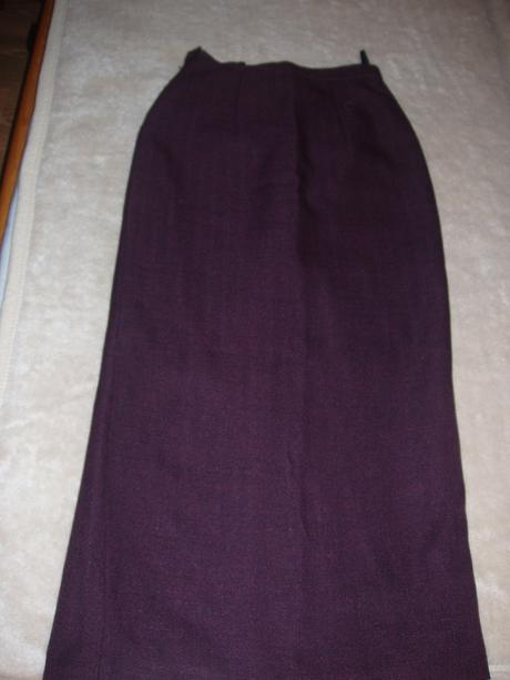 Dlhá bordová sukňa, 38