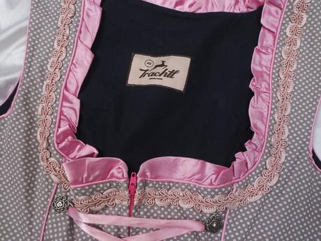 Kvalitné krojové šaty, 40