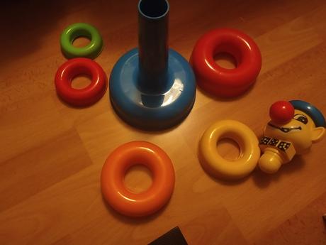 Pyramídová skladačka saso, 