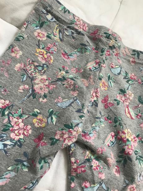 Kvetinové legíny, 74