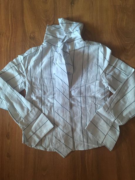 Košeľa s kravatou, 146