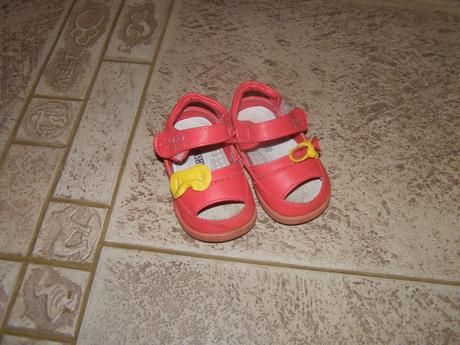 Kvalitné červené elegantné sandálky, 20