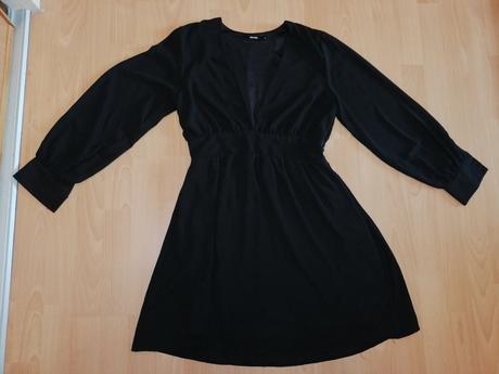 Jednoduché čierne šaty, m
