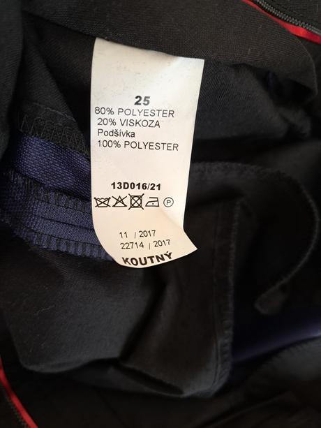 Pansky oblek zn. koutný, velkost eu 25, l