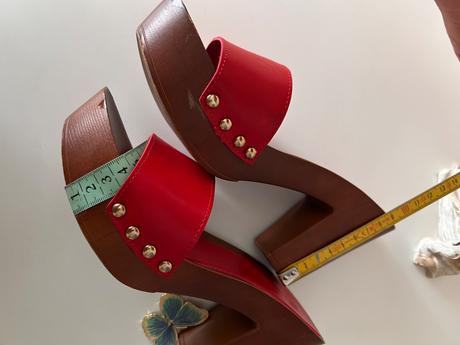 Dreváky červené, 37