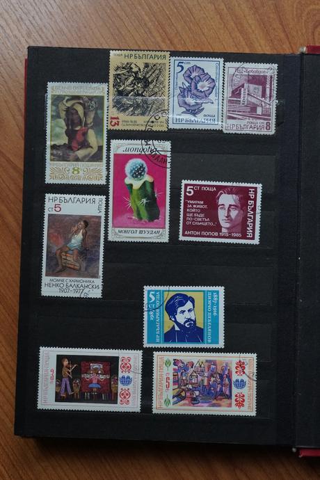 Zakladač plný známok, 