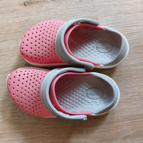 Dievcenske crocsy, crocs,23