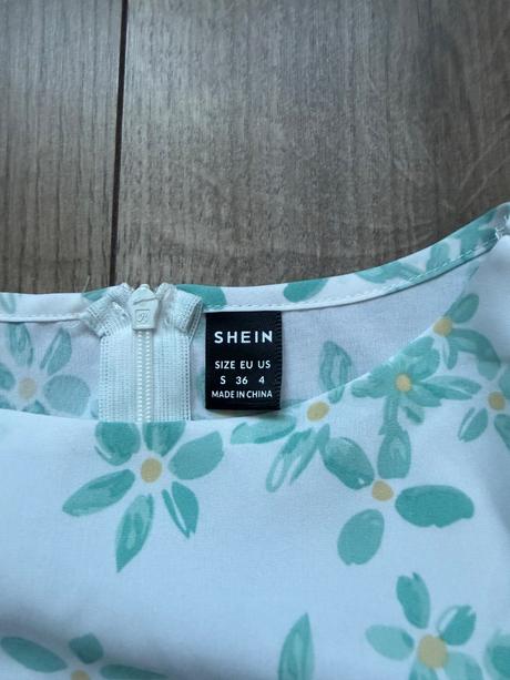 Kvietkované šaty, s