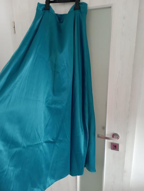 Krásna saténová sukňa, 