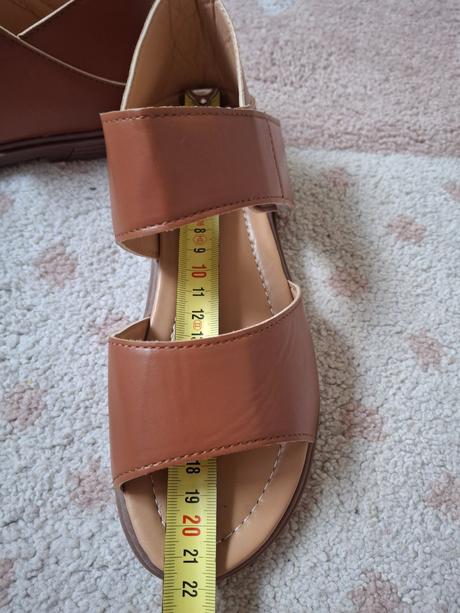 Nové krásne sandale, 35