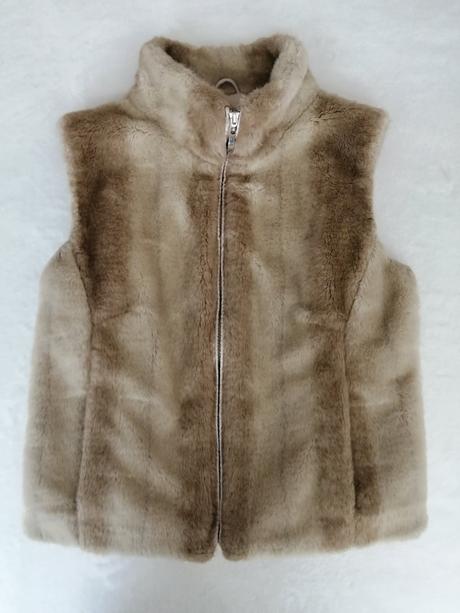 Krásna kožušinová vesta zn. john rocha, 40