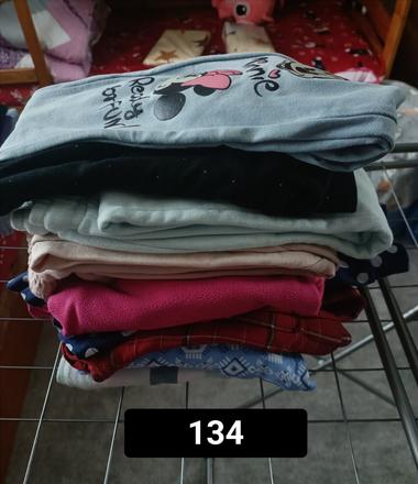 Balík oblečenia a obuvi, 122–134