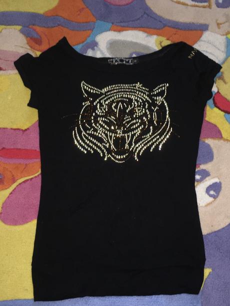 Tričko s peknou aplikáciou, s