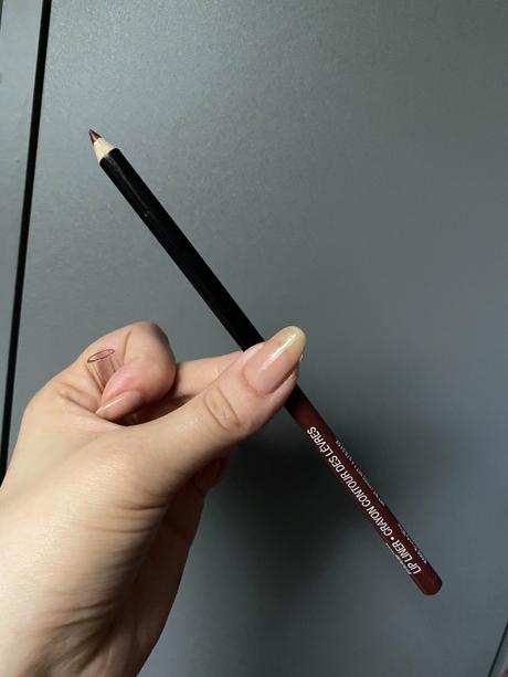 Konturovacia ceruzka na pery wet n wild,