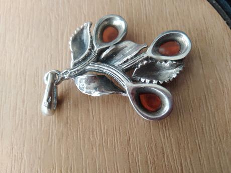 Strieborné šperky s jantárom,