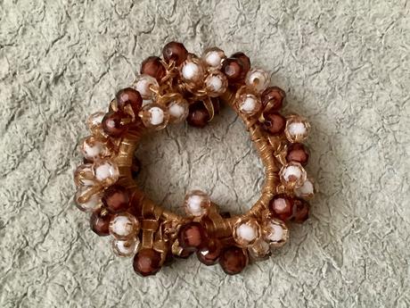Ozdobná koralkova gumka,