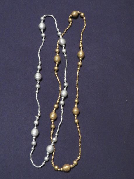 Náhrdelníky - ľahké, strieborná a zlatá farba,