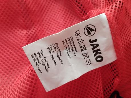 Nepremokavá bunda, 128