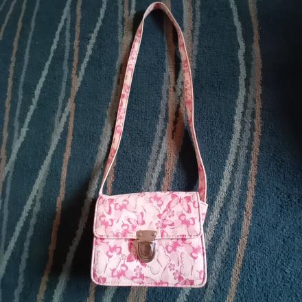 Kabelka motýlik, f&f