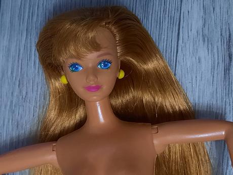 Barbie midge s náušnicami 1993,