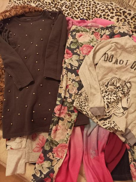 Balík dievča veľ.134/140 už aj s poštou 28 ks, 122–134