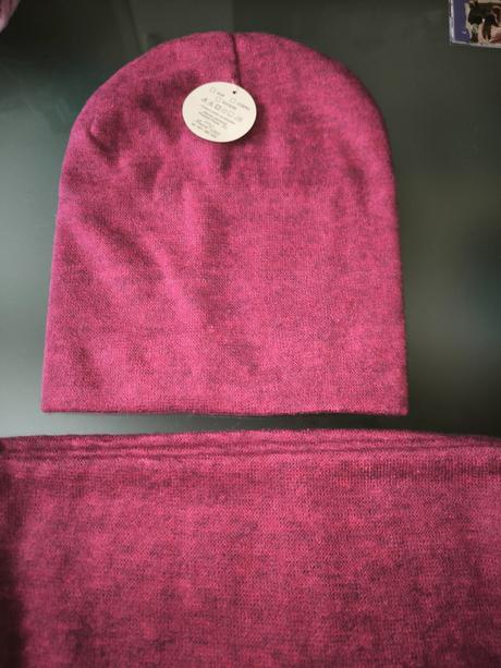 Čiapka a nákrčník,