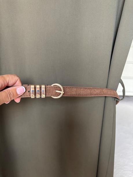 Krátke šaty s opaskom, s