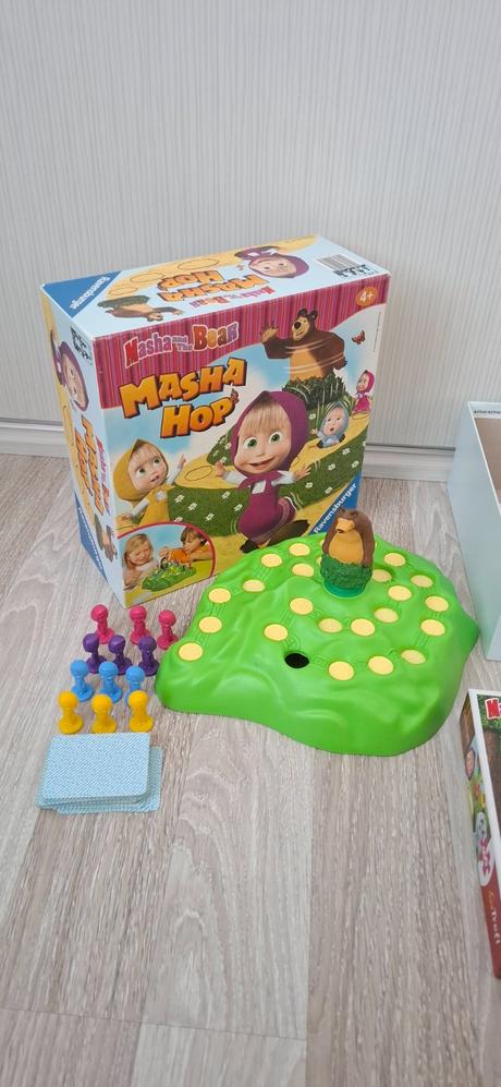 Hra máša hop a puzzle máša a medveď, 
