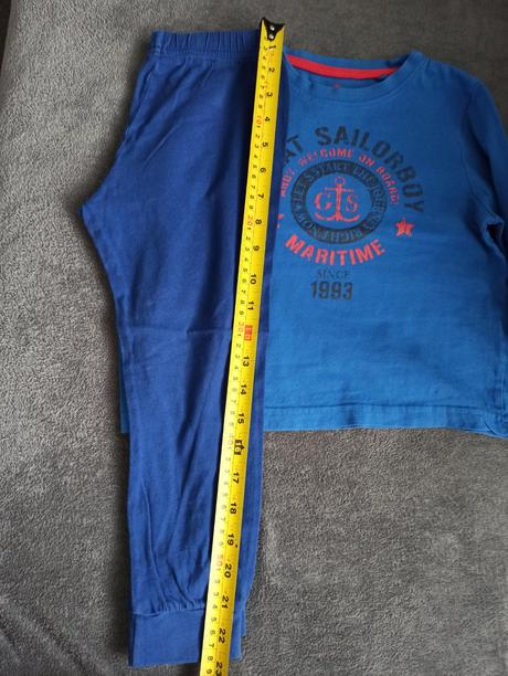 Pyžamo 110/116, lupilu,110