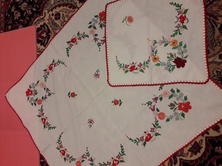 Ručne vyšívaný set,